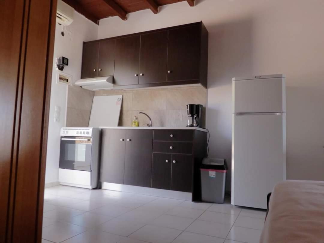 Ledakis Studios Frangocastelo Bilik gambar